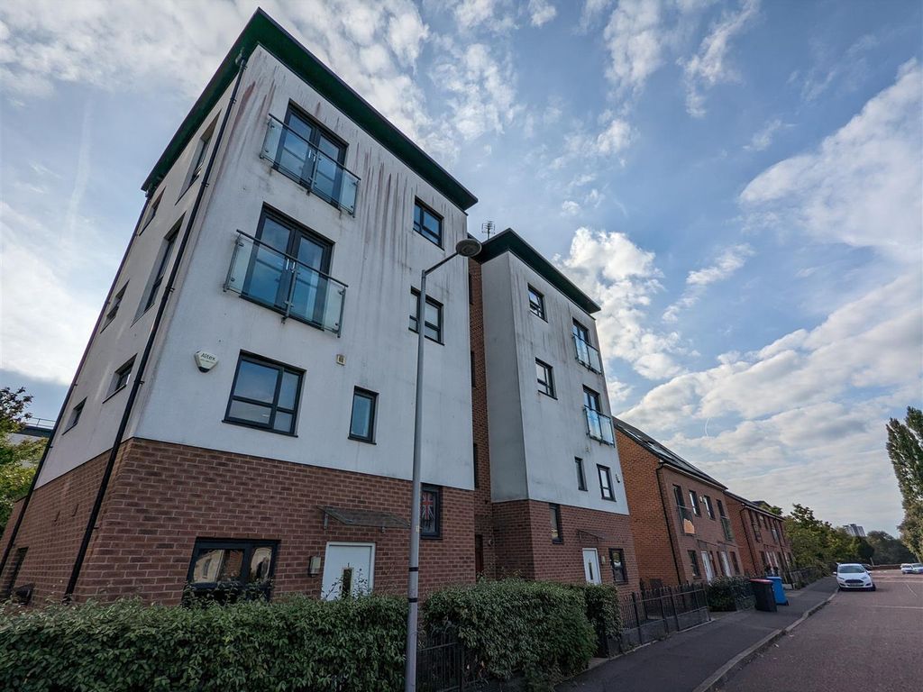 1 bed flat to rent in 1 Whitsun Avenue, Lower Broughton, Salford M7