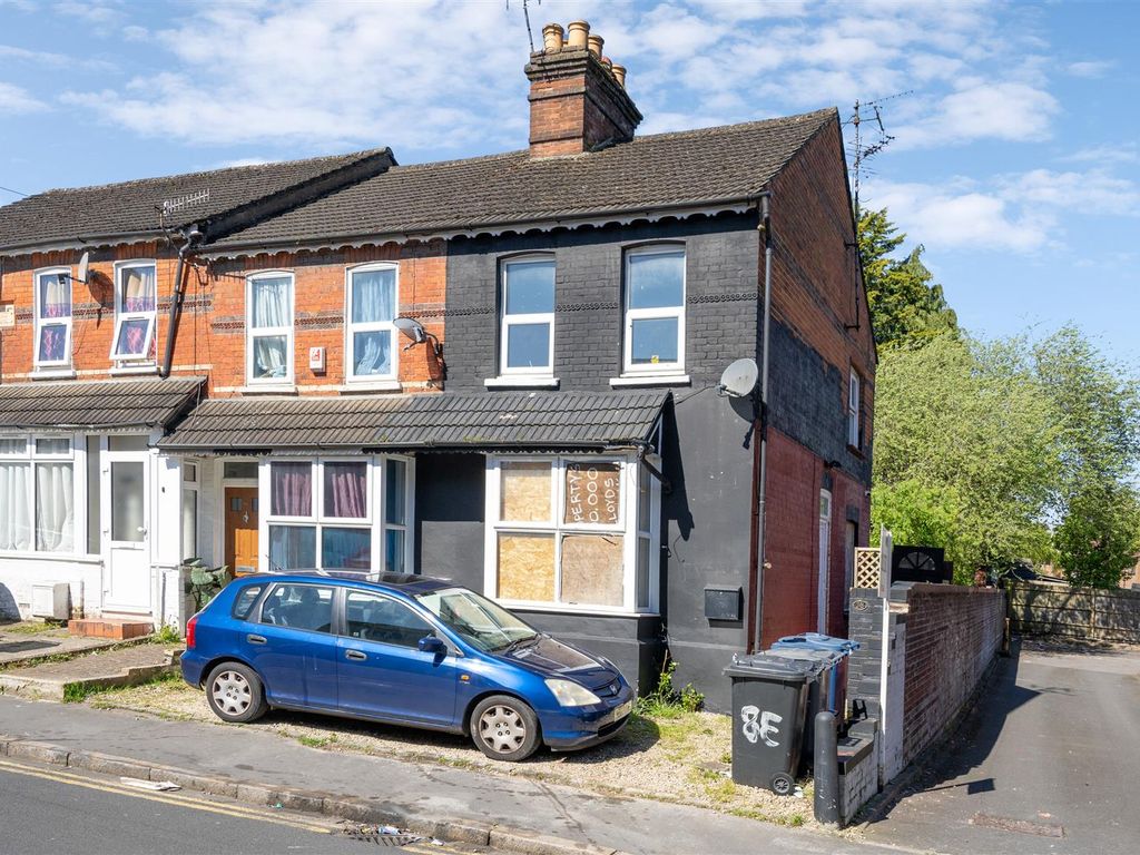 3 bed end terrace house for sale in Oakridge Road, Walk Of Town, High