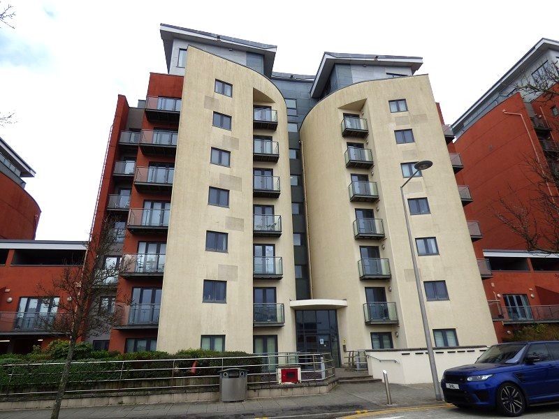 2 bed flat to rent in Kings Road, South Quay, Swansea Bay. SA1, £1,200