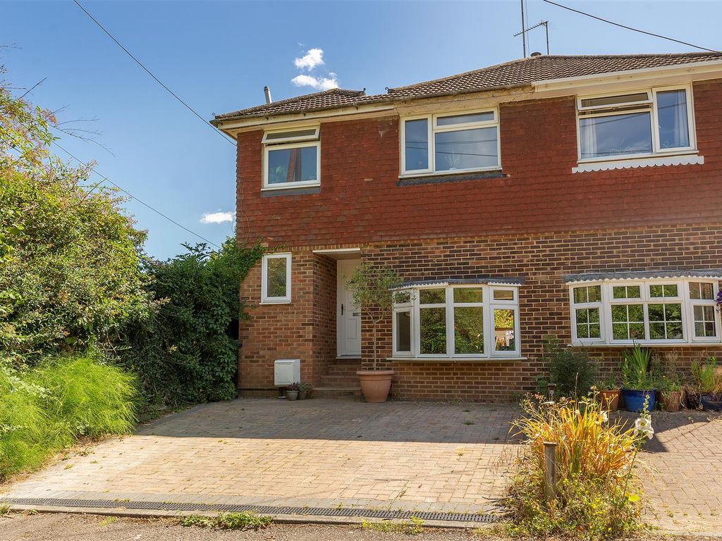 3 bed semidetached house for sale in Pizien Well Road, Wateringbury