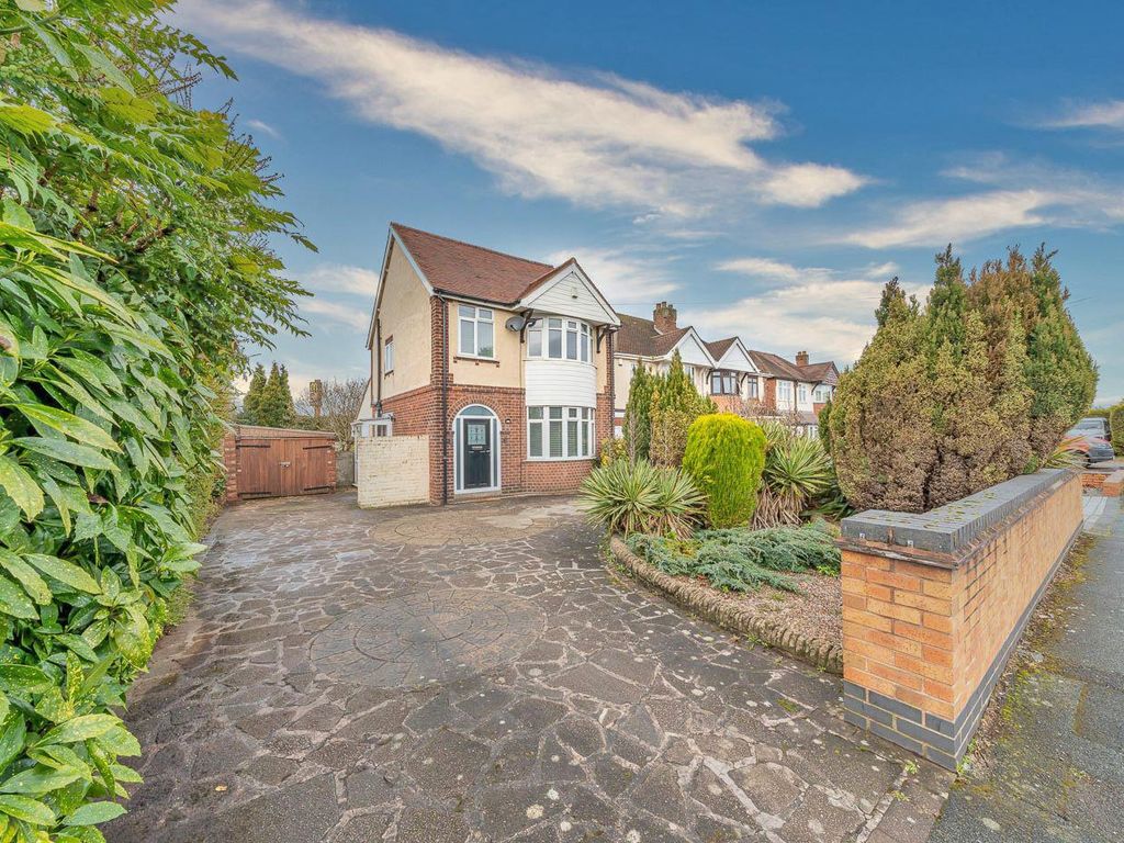 3 bed detached house for sale in High Street, Chasetown, Burntwood WS7