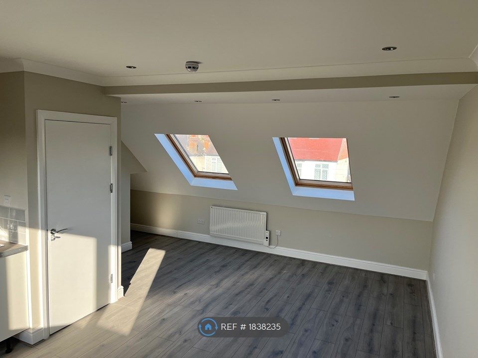 Studio to rent in Johns Lane, Morden SM4, £1,200 pcm Zoopla