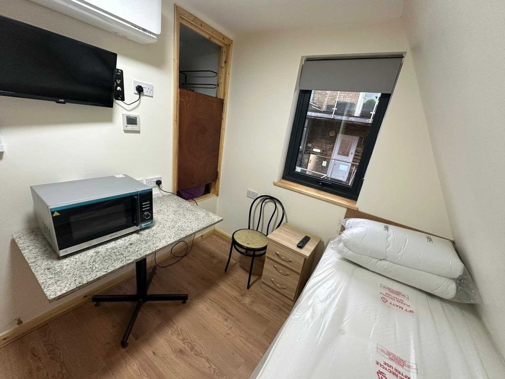 Studio to rent in Camden High Street, Camden Town NW1, £1,473 pcm Zoopla