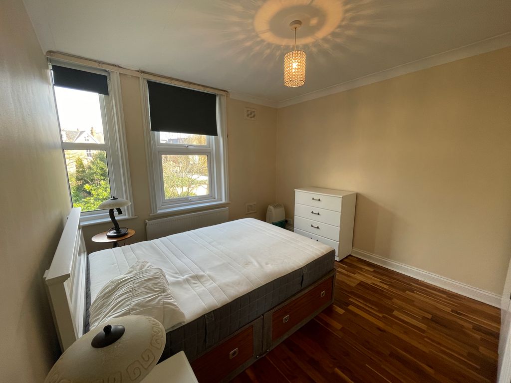 1 bed flat to rent in North Common Road, Ealing, London W5, £1,650 pcm