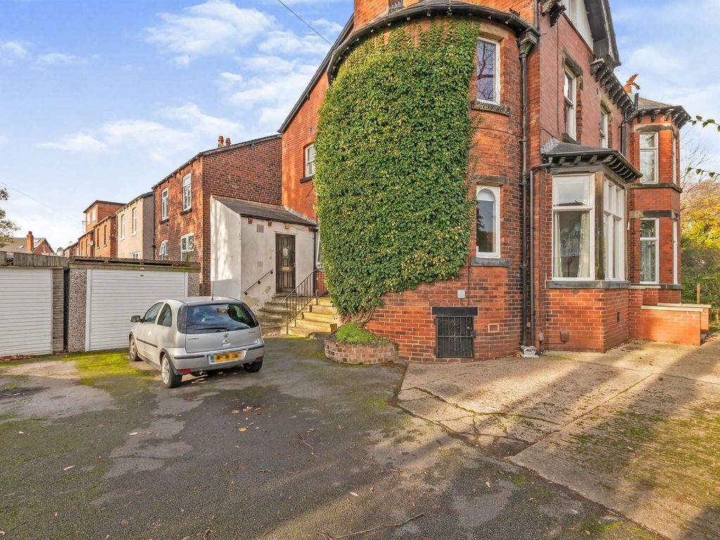 2 bed flat for sale in Bentcliffe Lane, Moortown, Leeds LS17 Zoopla
