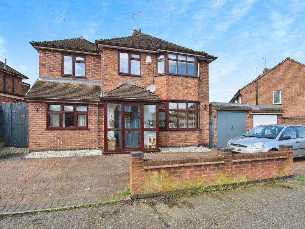 5 bed detached house for sale in Ashbourne Road, Wigston LE18, £425,000