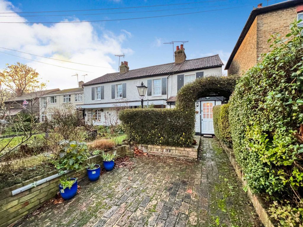 2 bed end terrace house for sale in Harwood Hall Lane, Upminster RM14