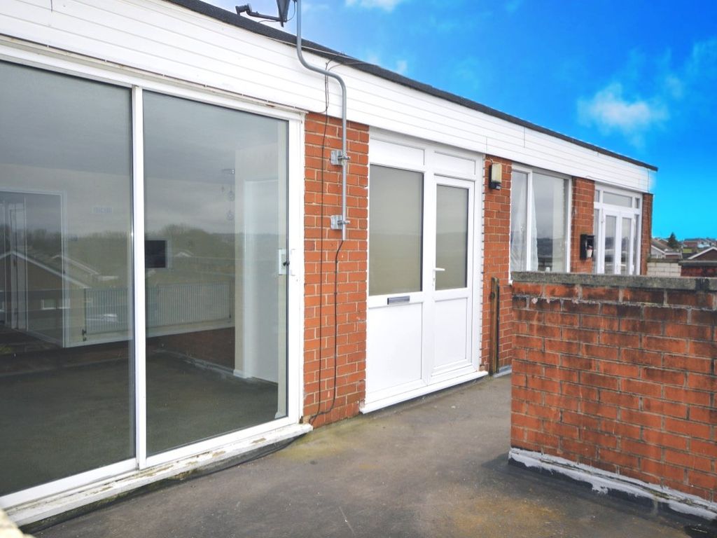 2 bed flat to rent in Southall Way, StokeOnTrent, Staffordshire ST2