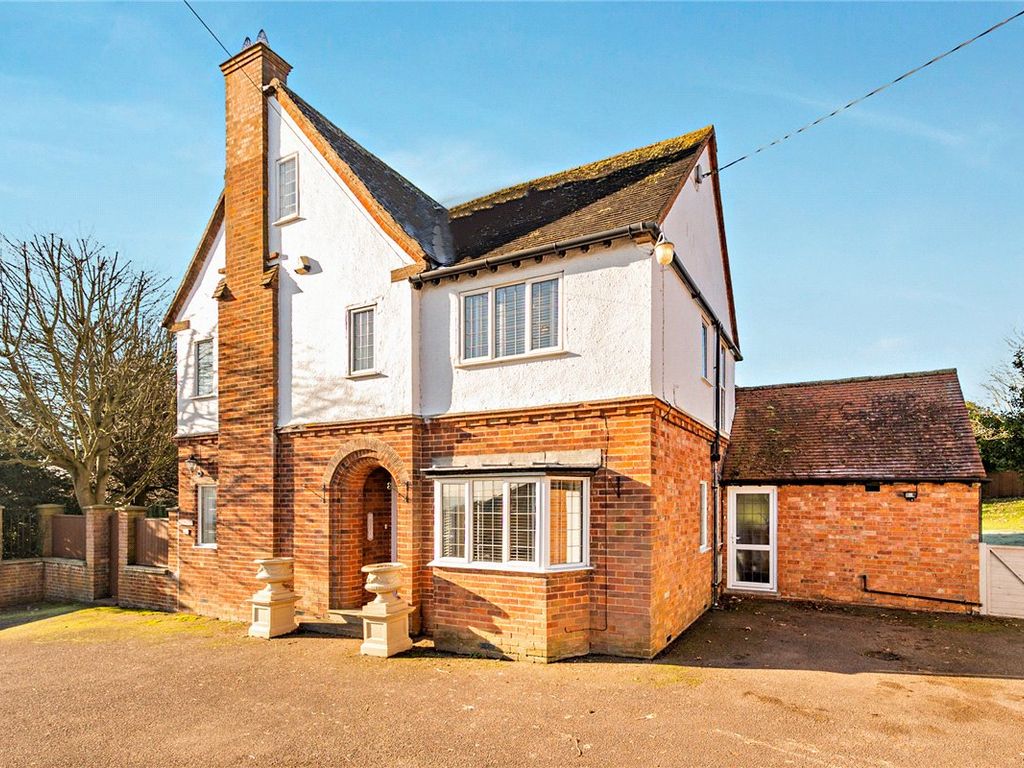 3 bed detached house for sale in Station Road, Earls Barton