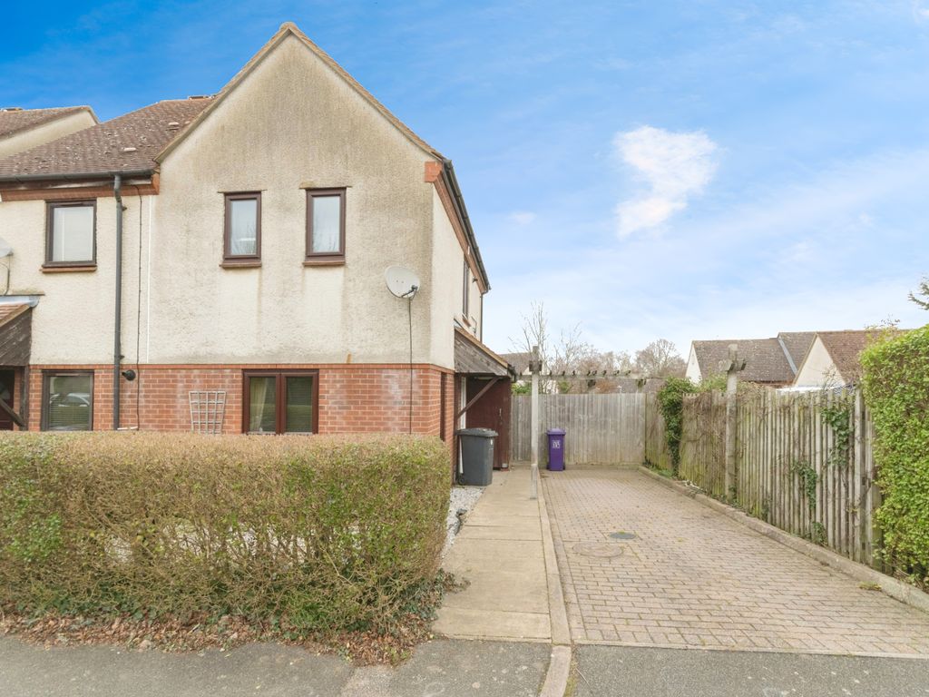 2 bed end terrace house for sale in Runnalow, Letchworth Garden City