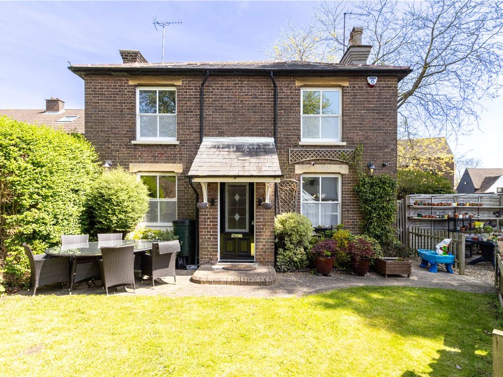 3 bed detached house for sale in Park Street, St. Albans, Hertfordshire