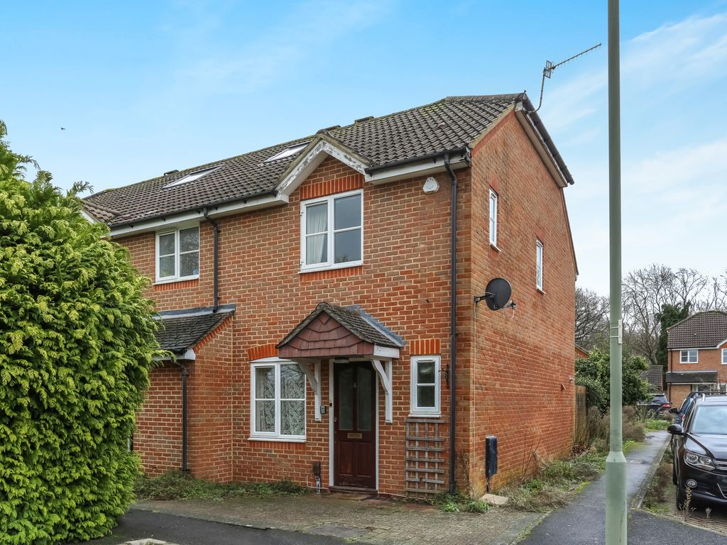 2 bed end terrace house for sale in Mallow Crescent, Guildford GU4 Zoopla