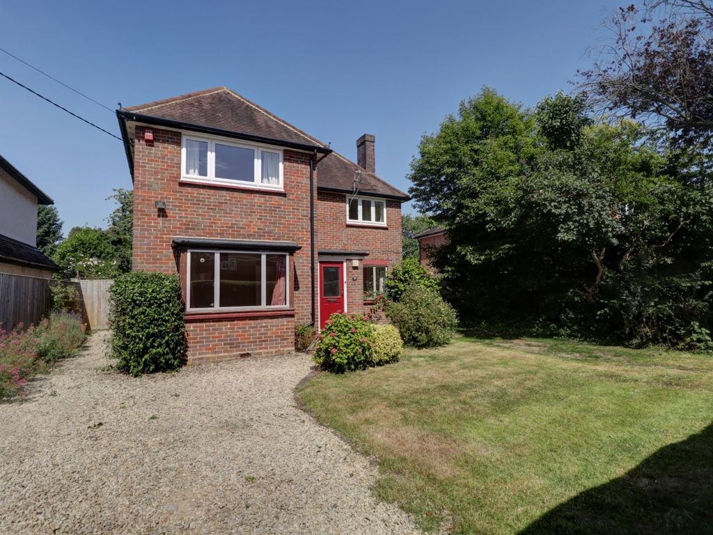 3 bed detached house to rent in The Glebe, Prestwood, Great Missenden