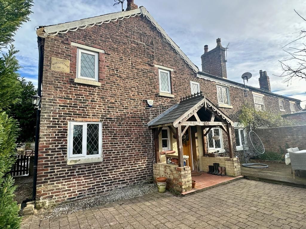 3 bed end terrace house for sale in Marple Old Road, Offerton