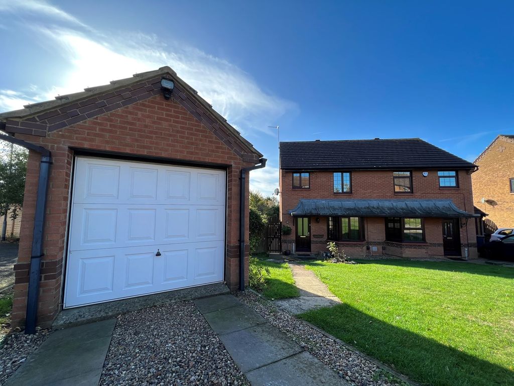 Downsway, Northampton NN4  