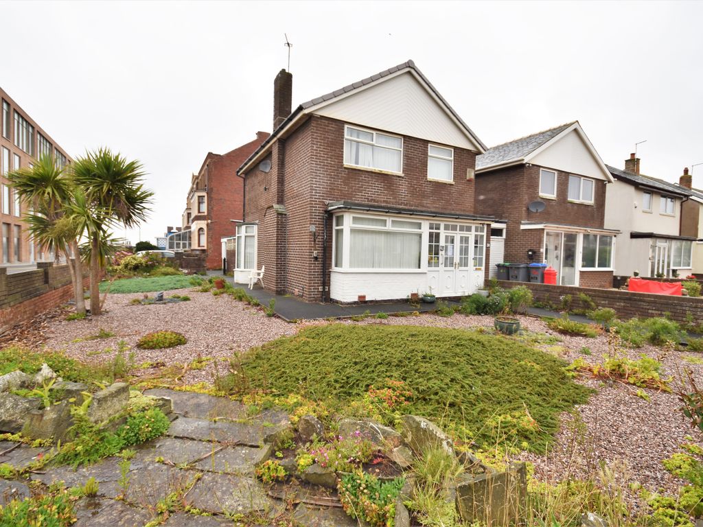 3 bed detached house for sale in Clifton Drive, Blackpool FY4, £175,000