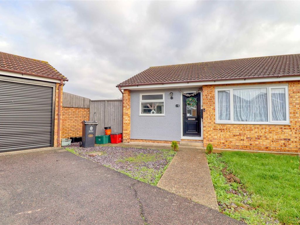 2 bed bungalow for sale in Havering Close, ClactonOnSea CO15 Zoopla