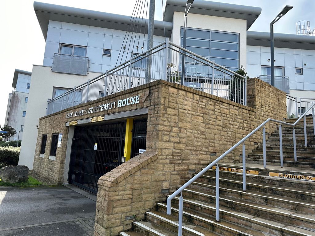 1 bed flat to rent in Norton Way, Hamworthy, Poole BH15, £995 pcm Zoopla