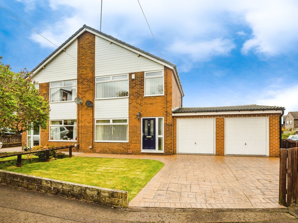 4 bed semidetached house for sale in Castlefields Road, Brighouse HD6