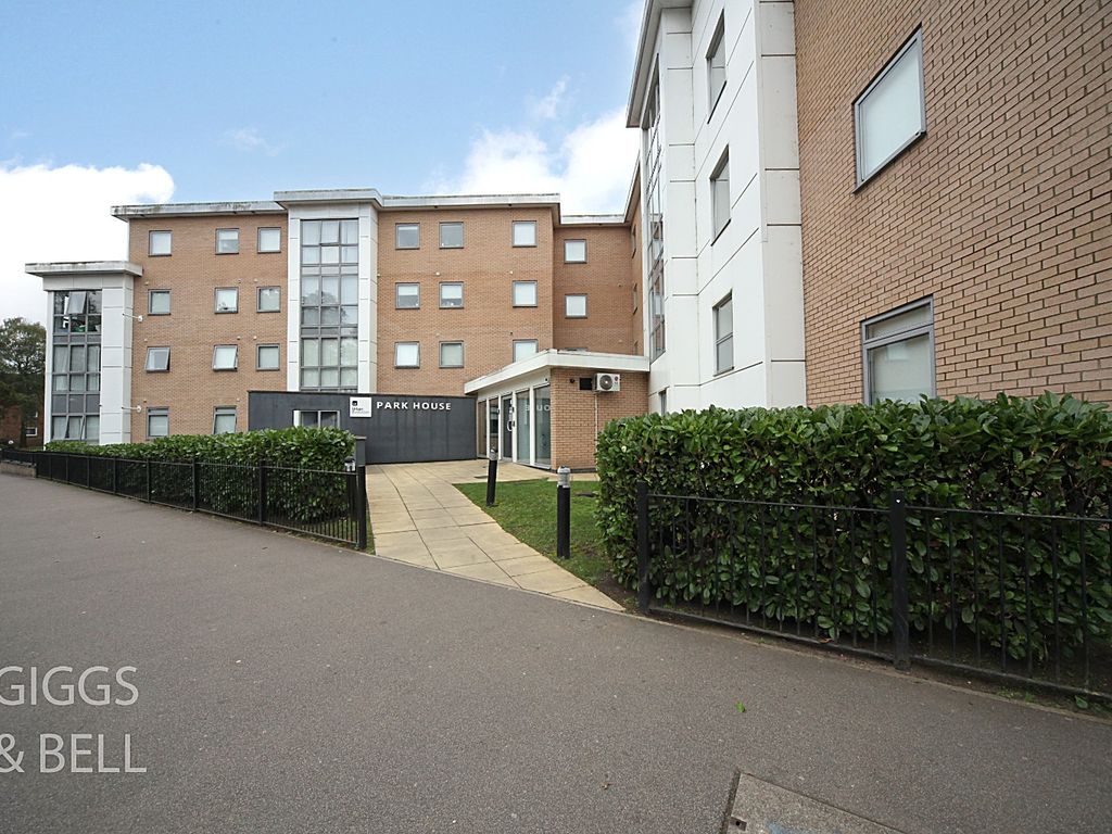 1 bed flat for sale in Park Street, Luton, Bedfordshire LU1, £60,000