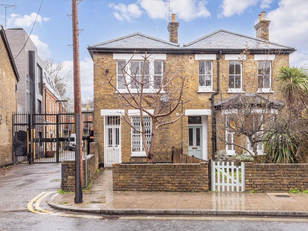 3 bed property for sale in Eastway, London E9 Zoopla