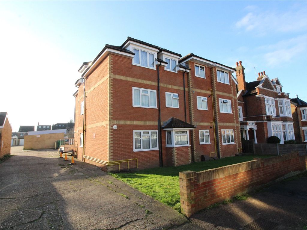 1 bed flat to rent in Essex Road, Gravesend, Kent DA11, £900 pcm Zoopla