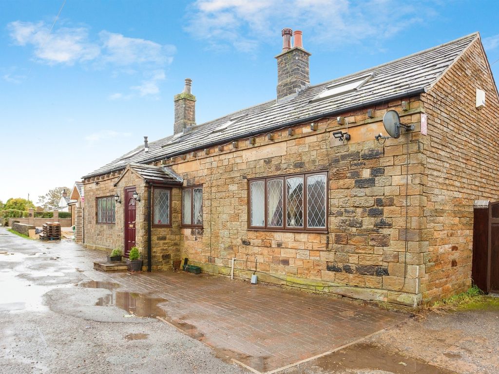 3 bed detached house for sale in White Lee Side, Heckmondwike WF16, £