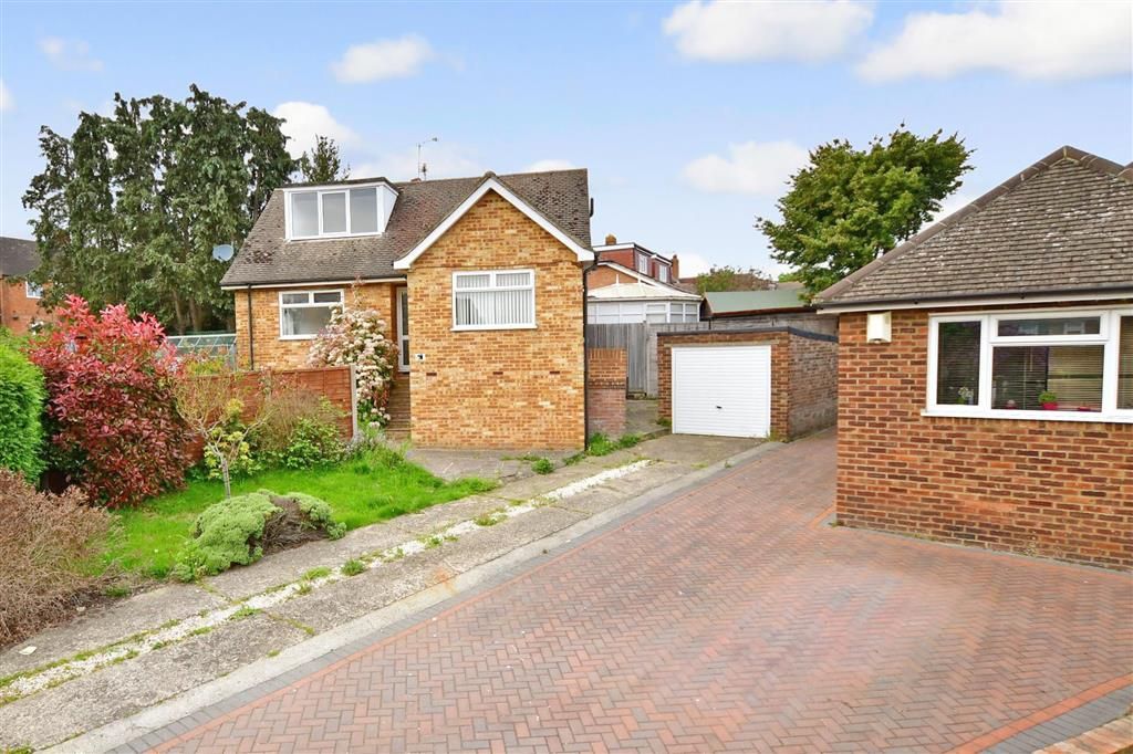 3 bed semidetached bungalow for sale in Sharfleet Drive, Strood