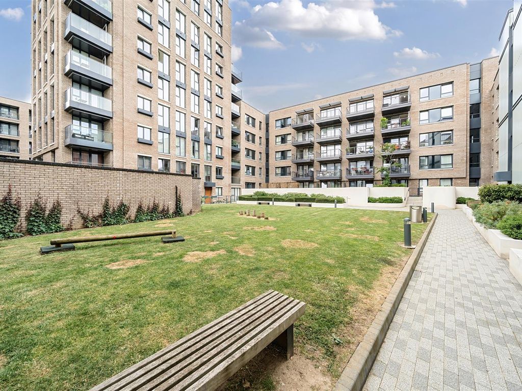 1 bed flat for sale in Plough Way, London SE16, £400,000 Zoopla
