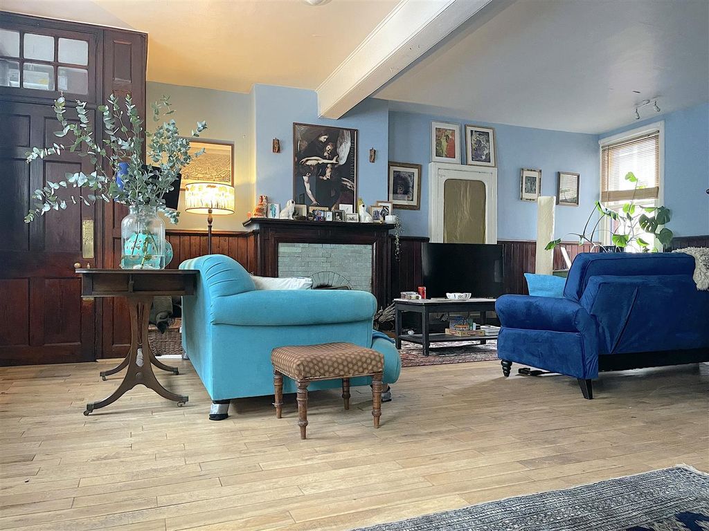 4 bed terraced house for sale in Ospringe Street, Faversham ME13 Zoopla