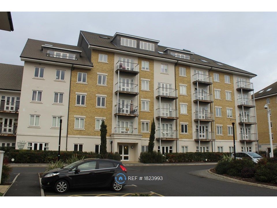 1 bed flat to rent in Park Lodge Avenue, West Drayton UB7, £1,300 pcm