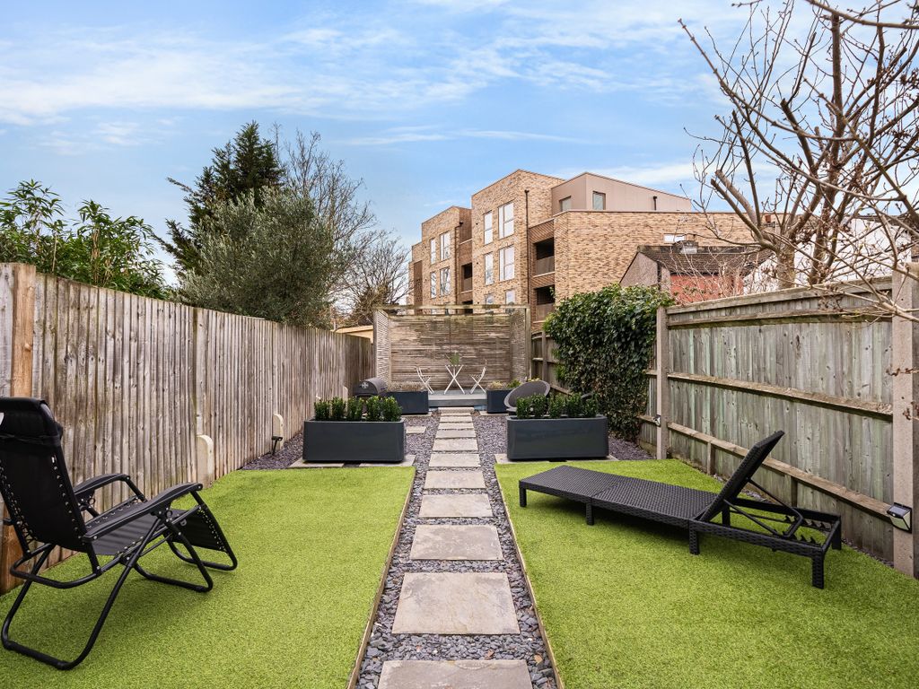 2 bed detached house for sale in Wandle Road, Croydon CR0, £375,000