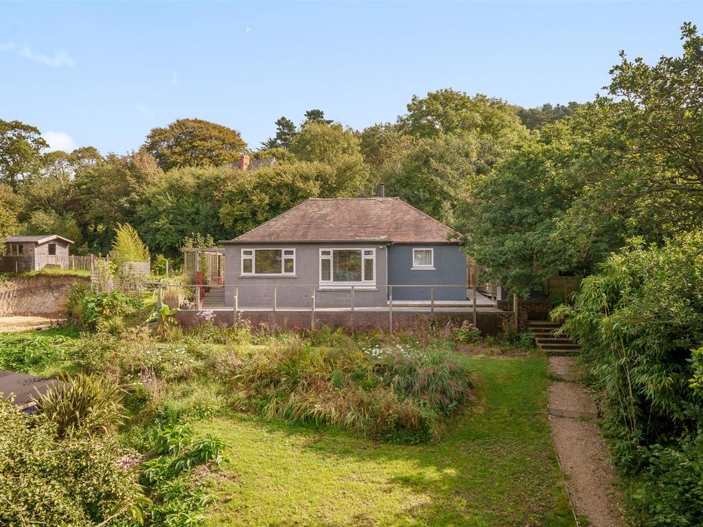 2 bed detached bungalow for sale in Verriotts Lane,