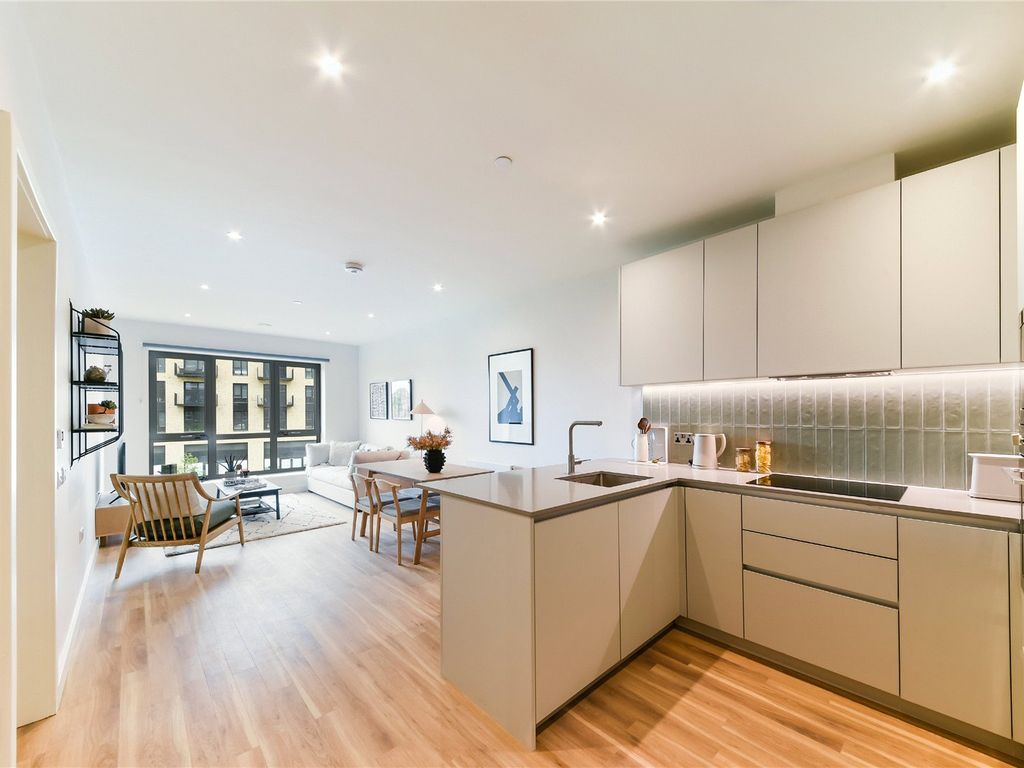 1 bed flat to rent in Lyons Dock House, 470 Oldfield Lane North