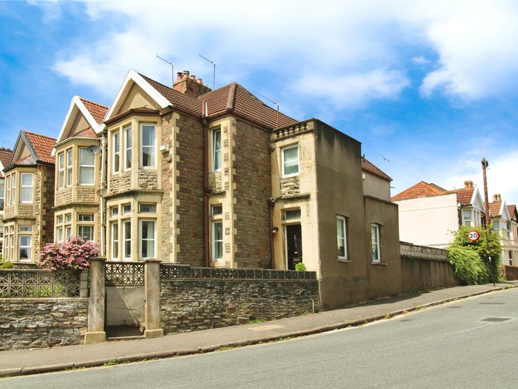 4 bed end terrace house to rent in Bath Road, Bristol BS4, £2,000 pcm