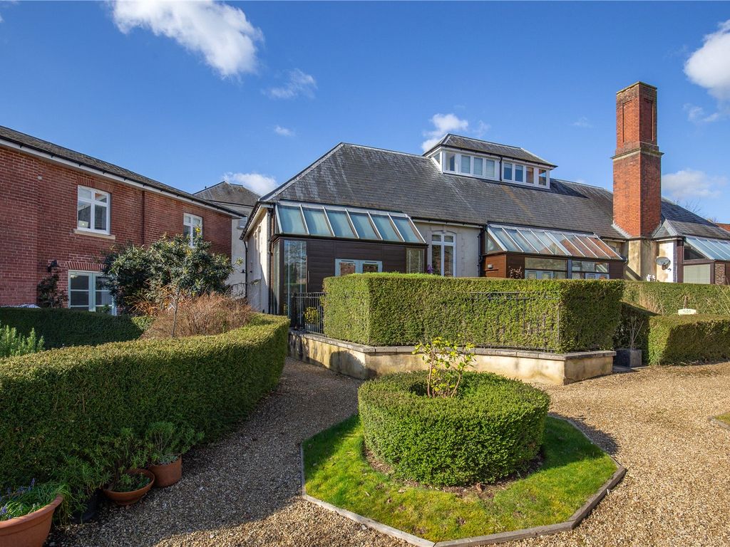 1 bed end terrace house for sale in Tennyson Mews, Carriage Drive