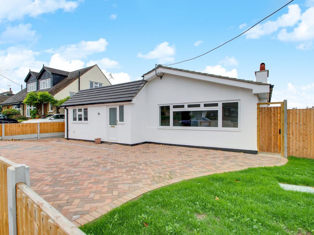 4 bed detached bungalow for sale in Homefields Avenue, Benfleet SS7