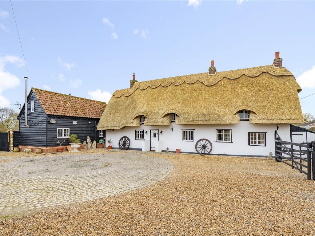 3 bed detached house for sale in High Street, Thurleigh, Bedford MK44