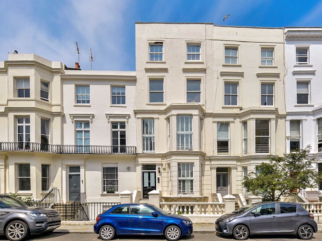 2 bed flat to rent in Campden Grove, London W8 - Zoopla