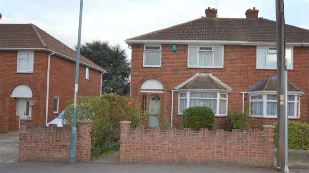 3 bed property for sale in Meadow Way Stone, Dartford, Kent DA2 Zoopla