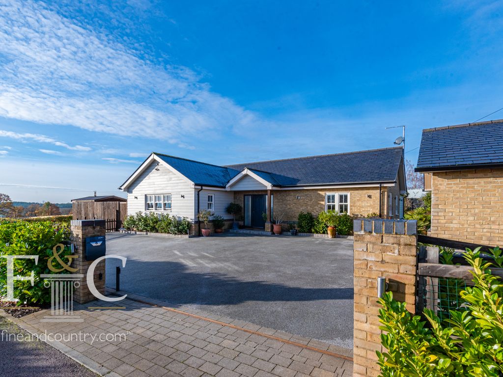 3 bed detached bungalow for sale in Birch Farm Place, Broxbourne