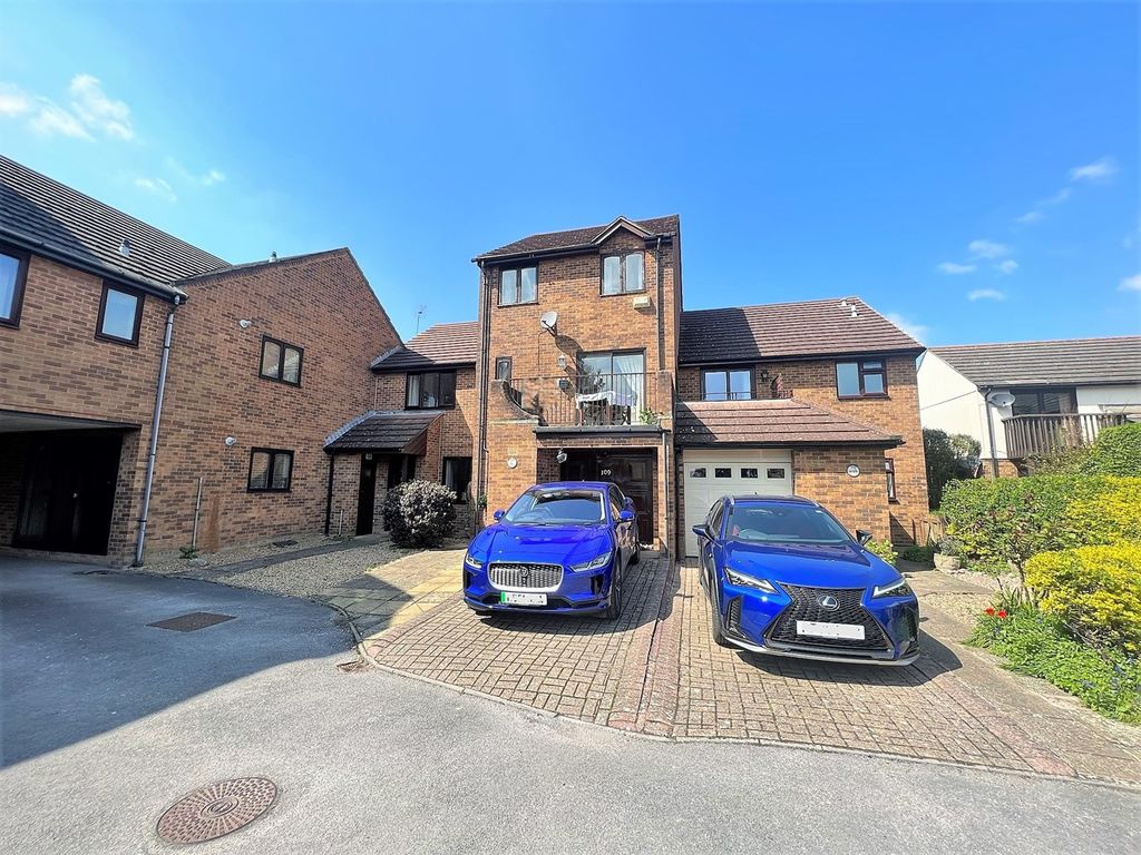 4 bed town house for sale in Catalina Drive, Baiter Park, Poole BH15 Zoopla