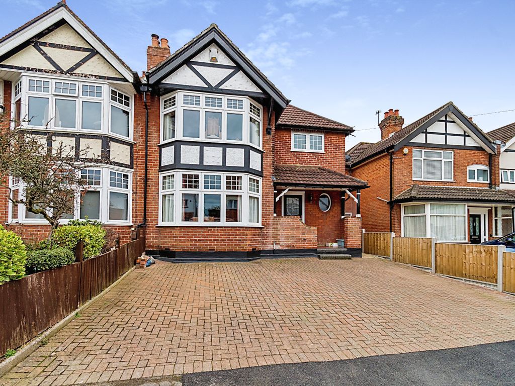 4 bed semidetached house for sale in Lumsden Avenue, Shirley
