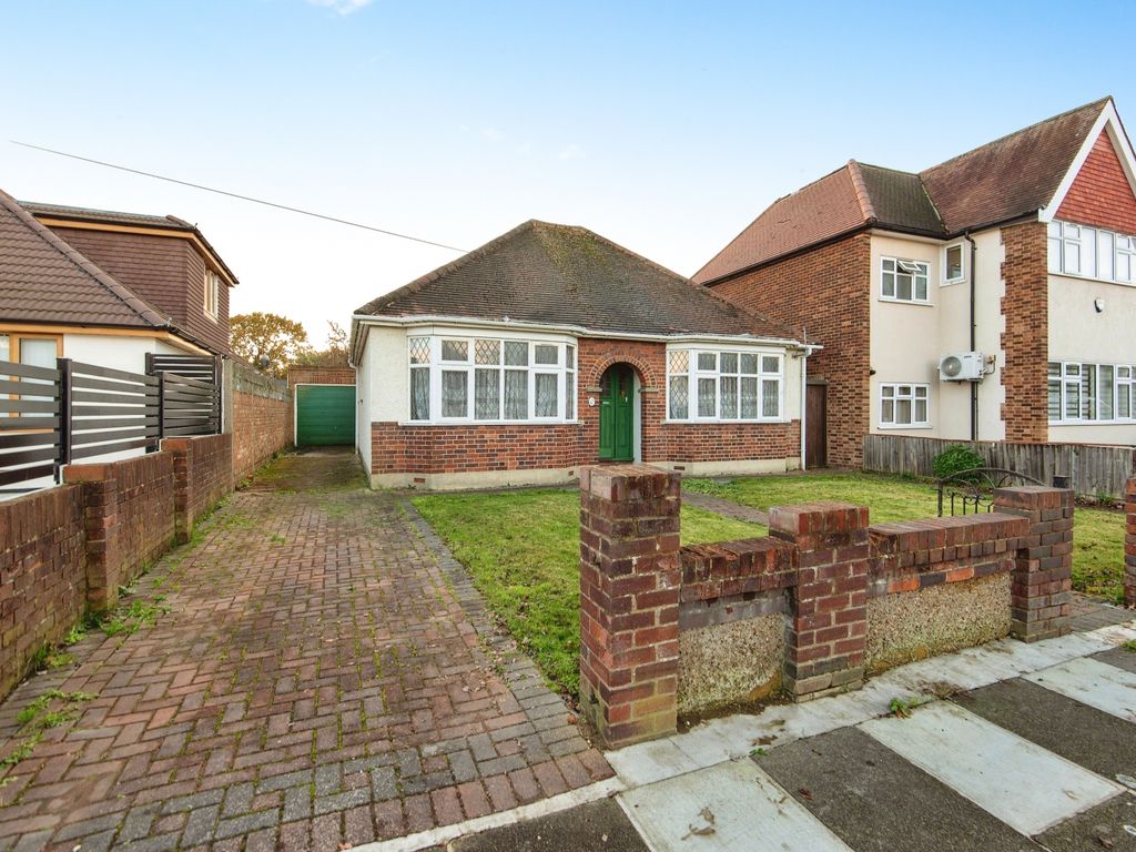 2 bed bungalow for sale in Heathside, Whitton, Hounslow TW4, £575,000