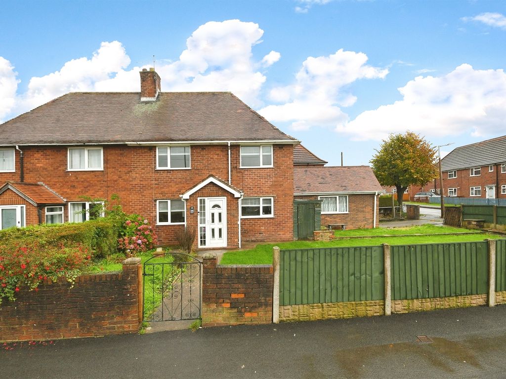 3 bed semidetached house for sale in Chesterfield Road, Holmewood