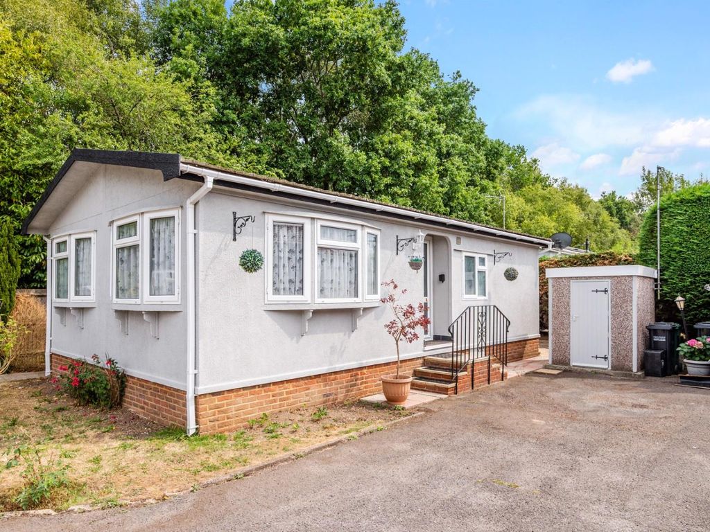 2 bed mobile/park home for sale in Holly Lodge, Lower Kingswood