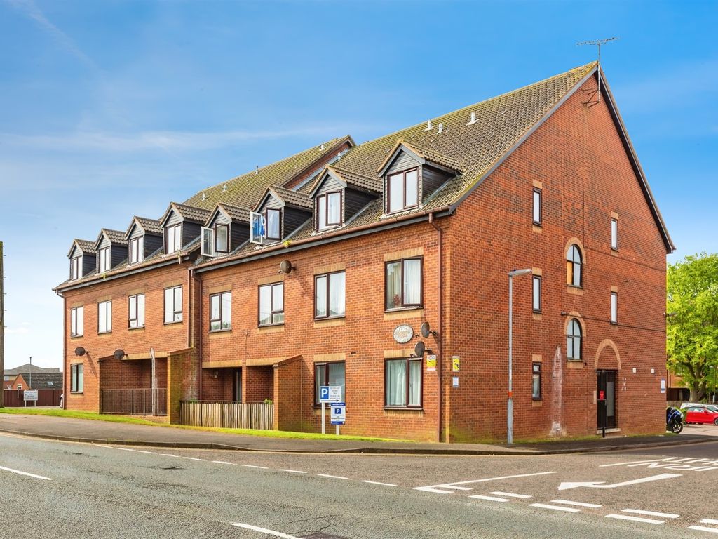 1 bed flat for sale in Rectory Road, Rushden NN10, £95,000 Zoopla