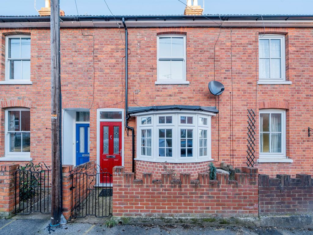 2 bed terraced house for sale in College Glen, Maidenhead SL6, £475,000