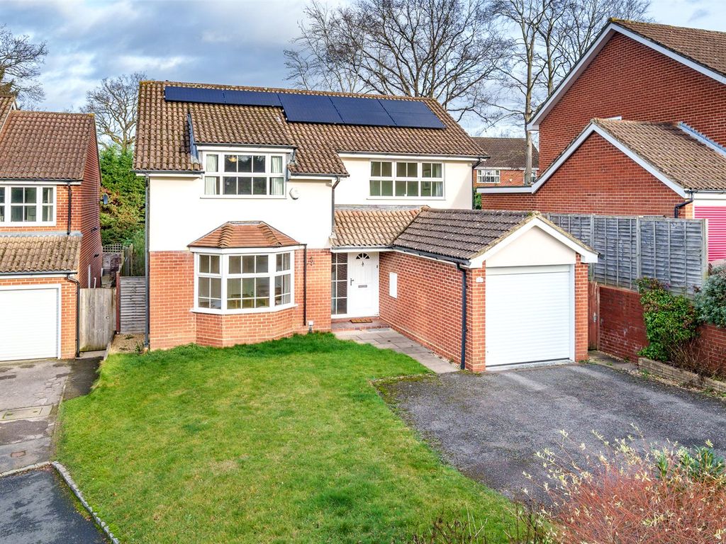4 bed detached house for sale in Beechnut Close, Wokingham, Berkshire