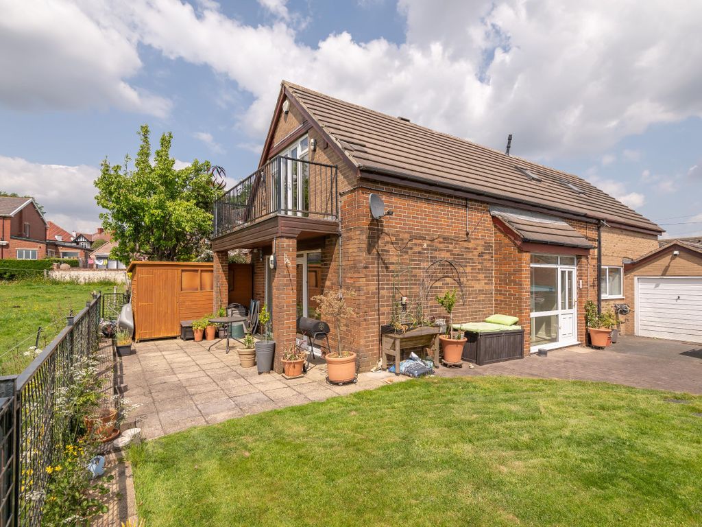 3 bed detached house for sale in Upper Batley Low Lane, Birstall